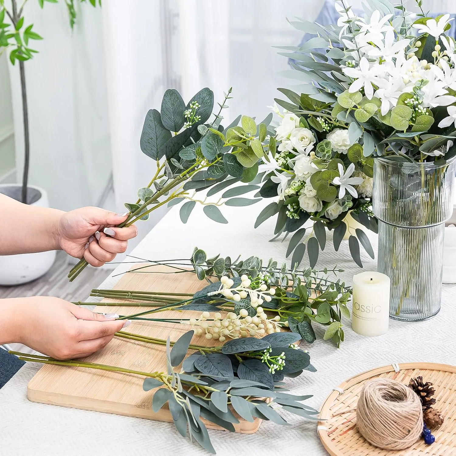 100Pcs 6 Kinds Mixed Artificial Eucalyptus Leaves Stems Bulk, Fake Silver Dollar Eucalyptus Leaves Bundle, Faux Plants Greenery for Wedding DIY Bouquet Floral Arrangement Party Decor Outdoor Indoor