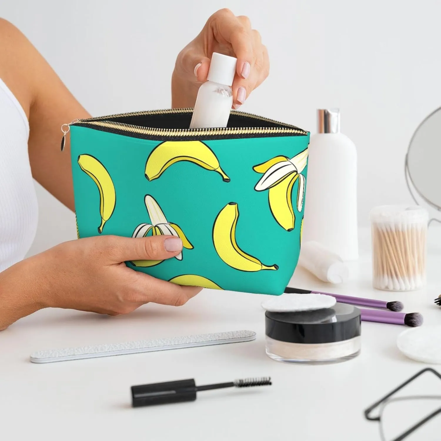 Bananas On Green Cosmetic Bag Travel Makeup Bag Organizer Toiletry Bag with Zipper Storage Pouch Coin Purse Brushes for Women Girls Gifts