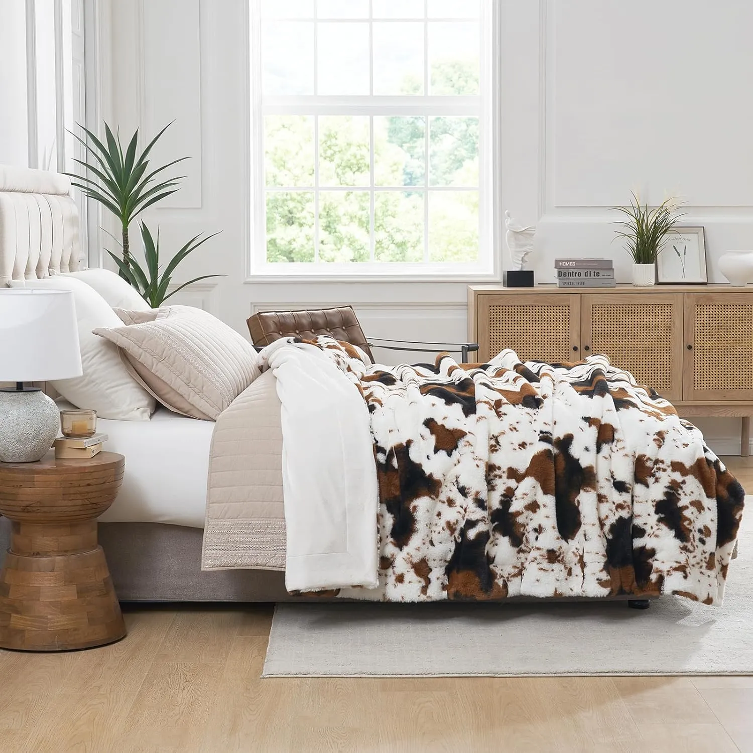 Cozy Bliss Cow Print Faux Fur Throw Blanket, Animal Printed Blankets Super Soft Warm Thick Fluffy Throws Home Decor for Couch Bed Sofa Women (Black&Brown Cow, 60x80 Inches)