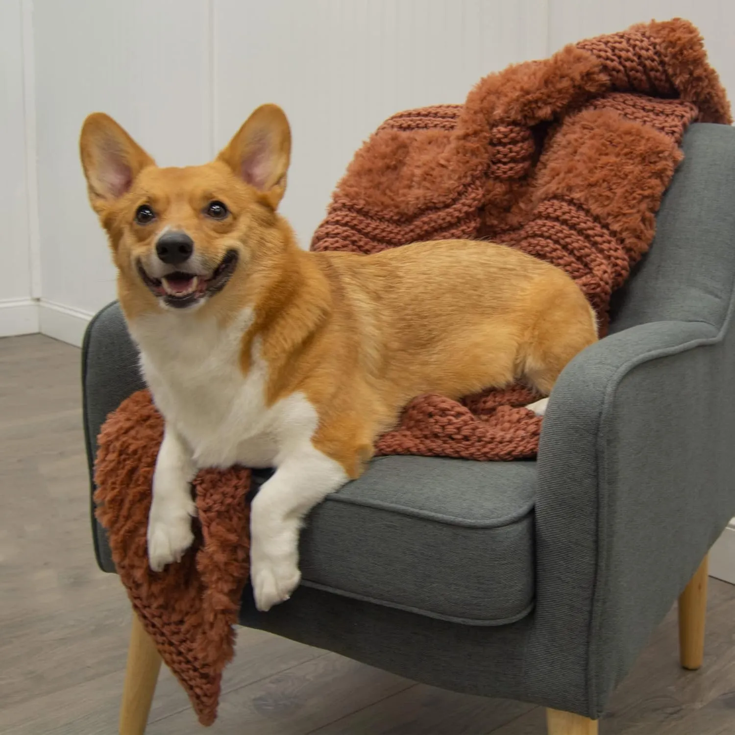 Donna Sharp Throw Blanket - Plush Knit Rust Contemporary Decorative Throw Blanket with Faux Fur Pattern
