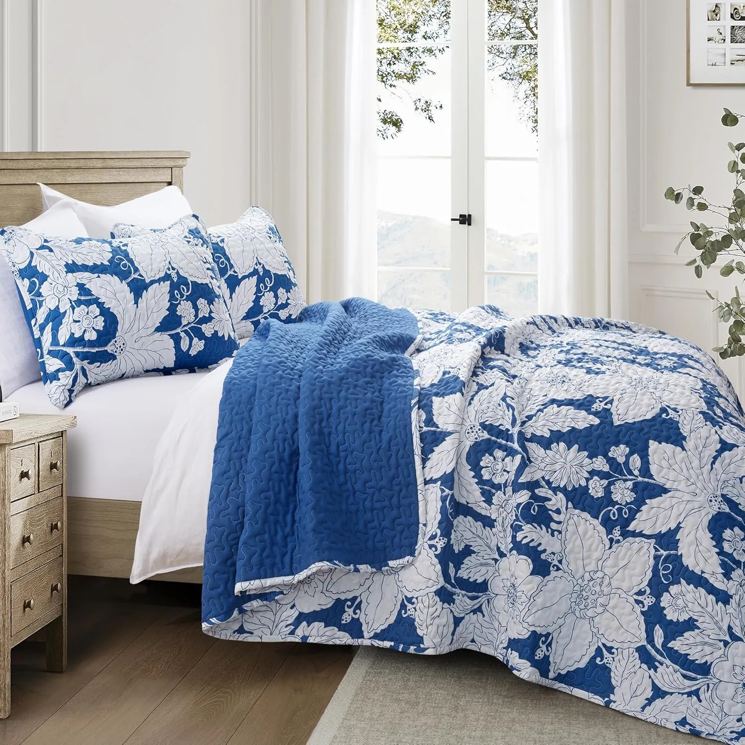 Floral Bedding Quilt Set Bedspread - Blue Floral Quilt Lightweight Reversible Dyed Oversized Bed Spread Coverlet with 2 Pillowsham for Home All Season Tropical Luxury Royal (Oversized King)