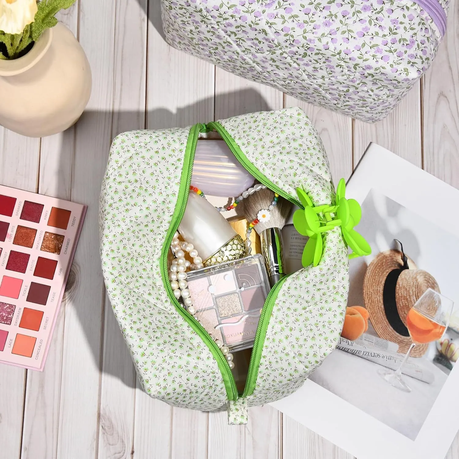 Floral Makeup Bag Quilted Cosmetic Bag Puffy Coquette Makeup Pouch Aesthetic Large Travel Toiletry Bag Organizer cotton Makeup Brushes Storage Bag for Women