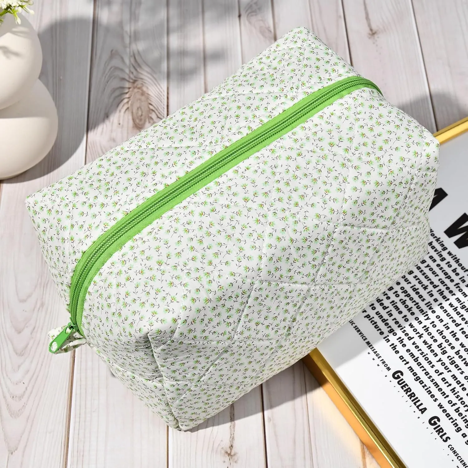 Floral Makeup Bag Quilted Cosmetic Bag Puffy Coquette Makeup Pouch Aesthetic Large Travel Toiletry Bag Organizer cotton Makeup Brushes Storage Bag for Women