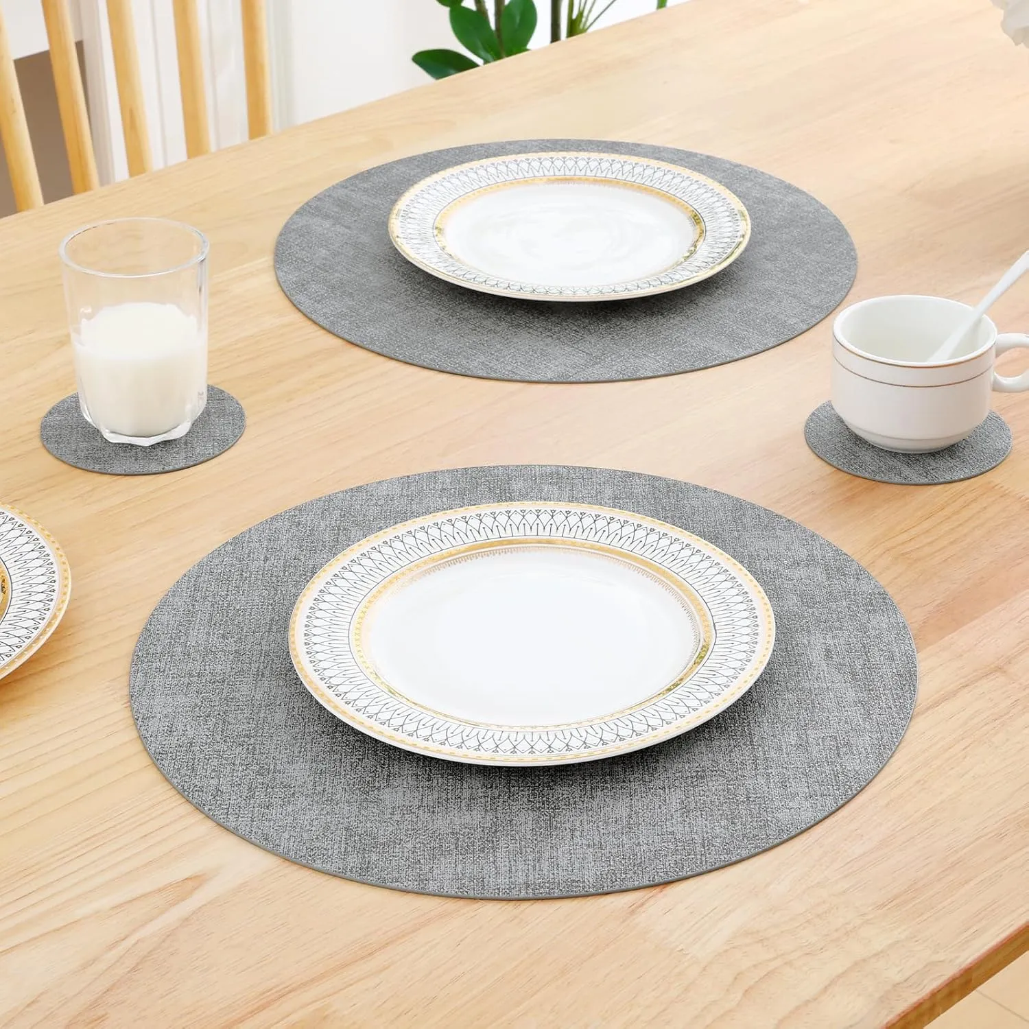 Homaxy Round Faux Leather Placemats and Coasters, Washable Dual-Side Table Mats, Wipeable Heat-Resistant Dining Place Mats for Outdoor and Indoor, Set of 4, Diameter 13 and 3.93 inch, Light Grey
