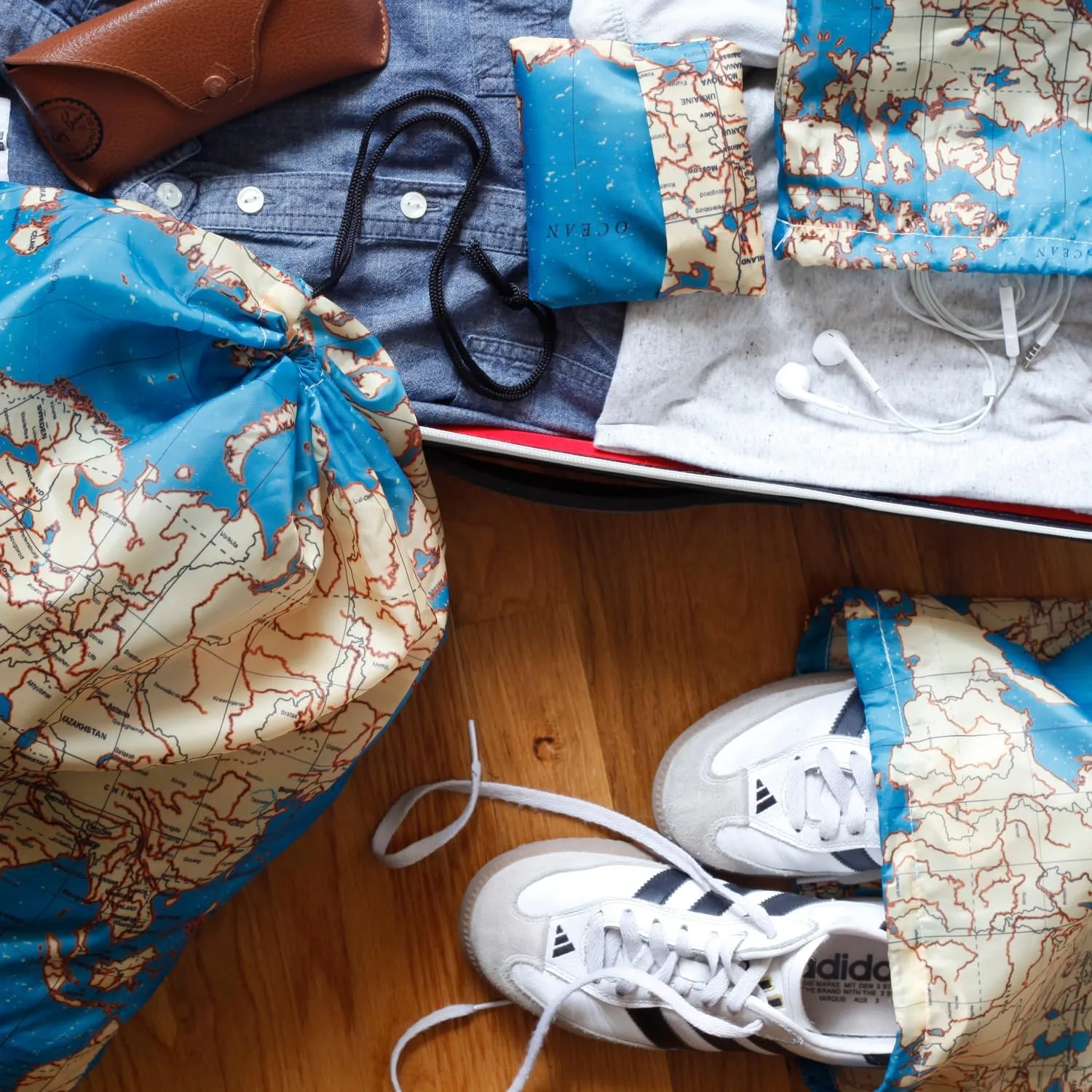 Kikkerland Around The World Travel Bags, Set of 4