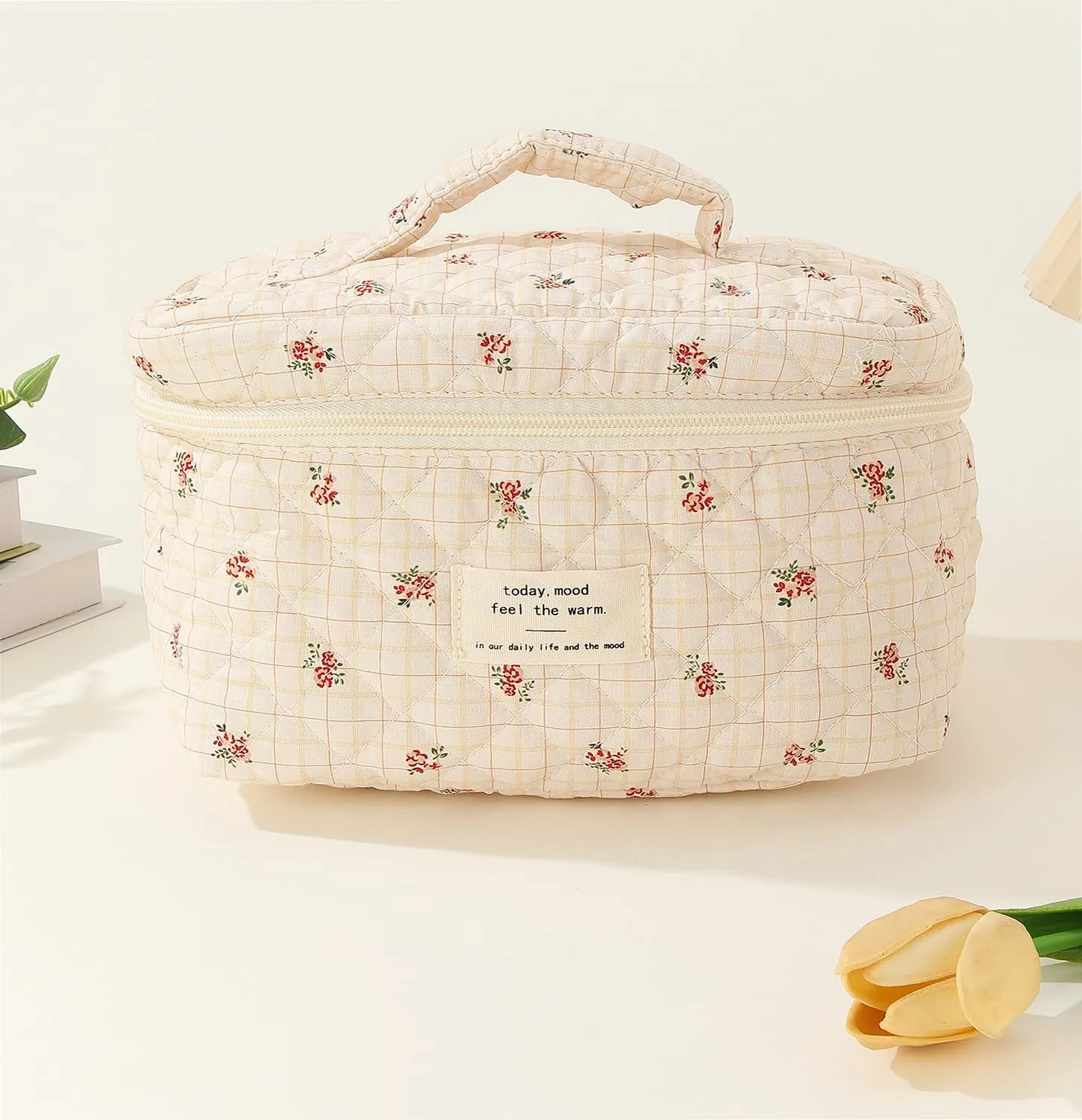 Large Quilted Makeup Bag, Cotton Floral Makeup Bag, Coquette Aesthetic Floral Makeup Organizer Bag for Women Girls, Checkered Flower