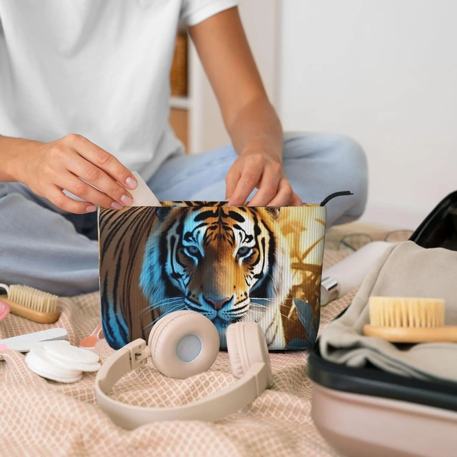 Makeup Bag for Women African Wildlife Tiger Cosmetic Bag Large Capacity Portable Makeup Organizer Bags Corduroy Travel Toiletry Bag Cute Aesthetic Zipper Makeup Pouch
