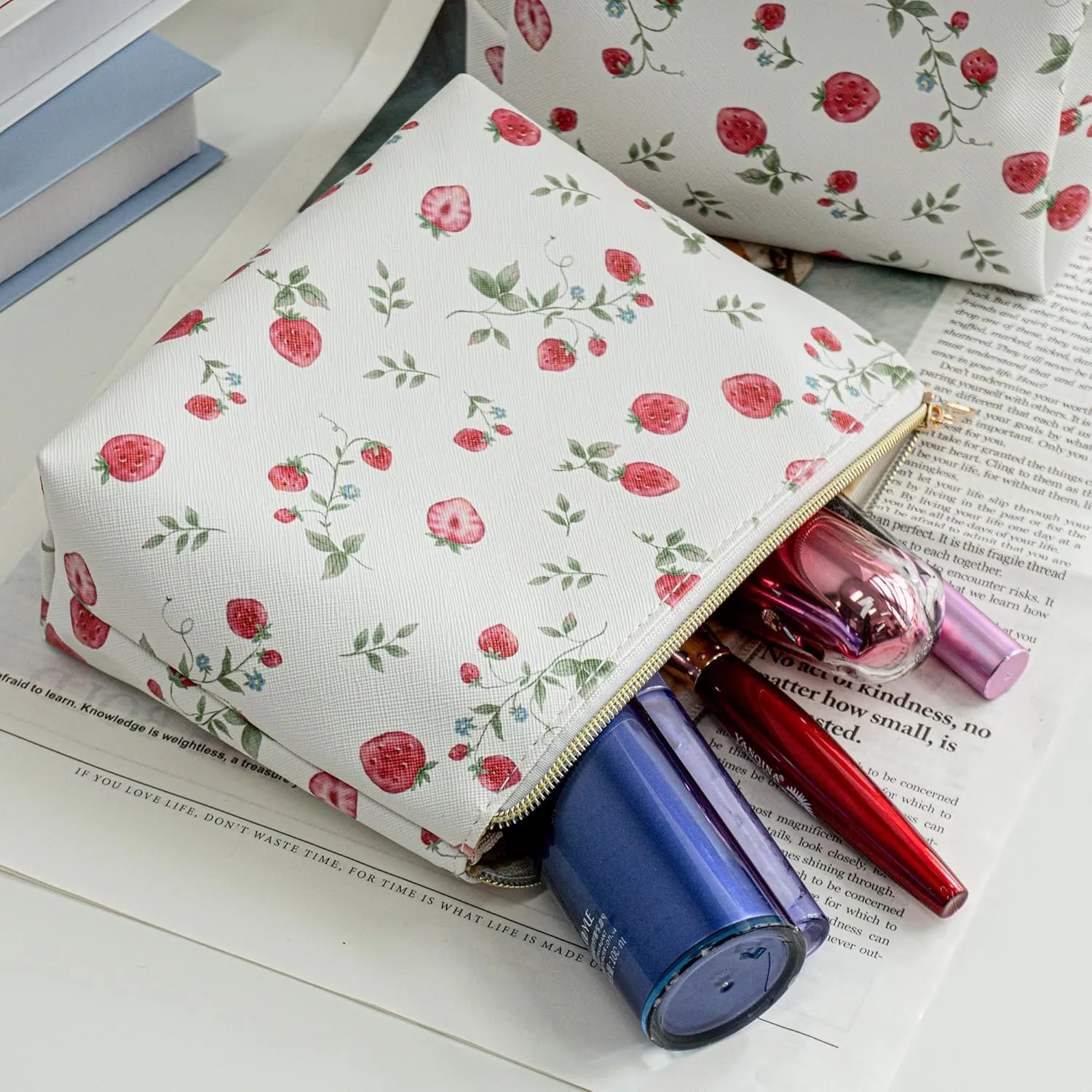 METALPHA Cute Strawberry Makeup Bag Set, 2 PCS Aesthetic Strawberries PU Leather Make Up Bags with Zipper, Cosmetic Bags Travel Toiletry Bag Purse