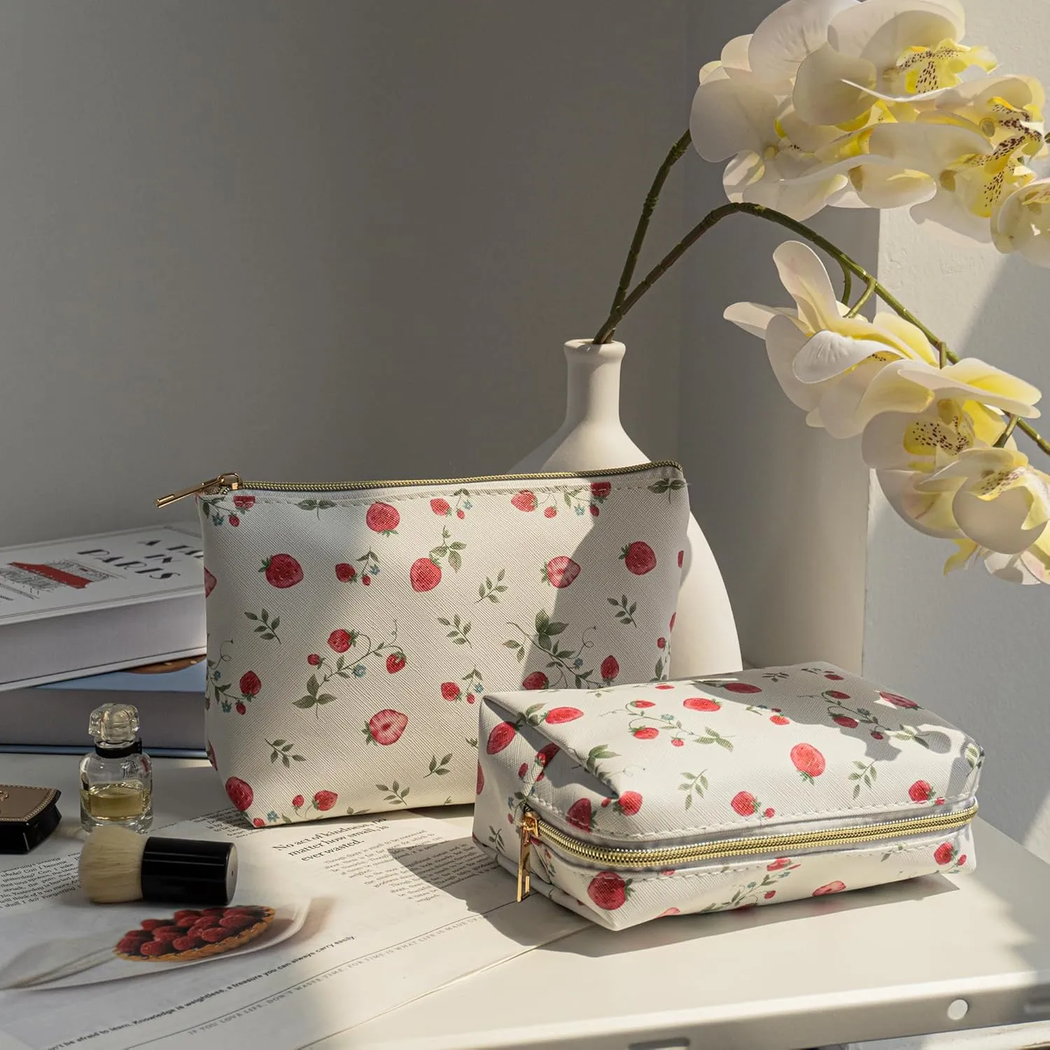 METALPHA Cute Strawberry Makeup Bag Set, 2 PCS Aesthetic Strawberries PU Leather Make Up Bags with Zipper, Cosmetic Bags Travel Toiletry Bag Purse