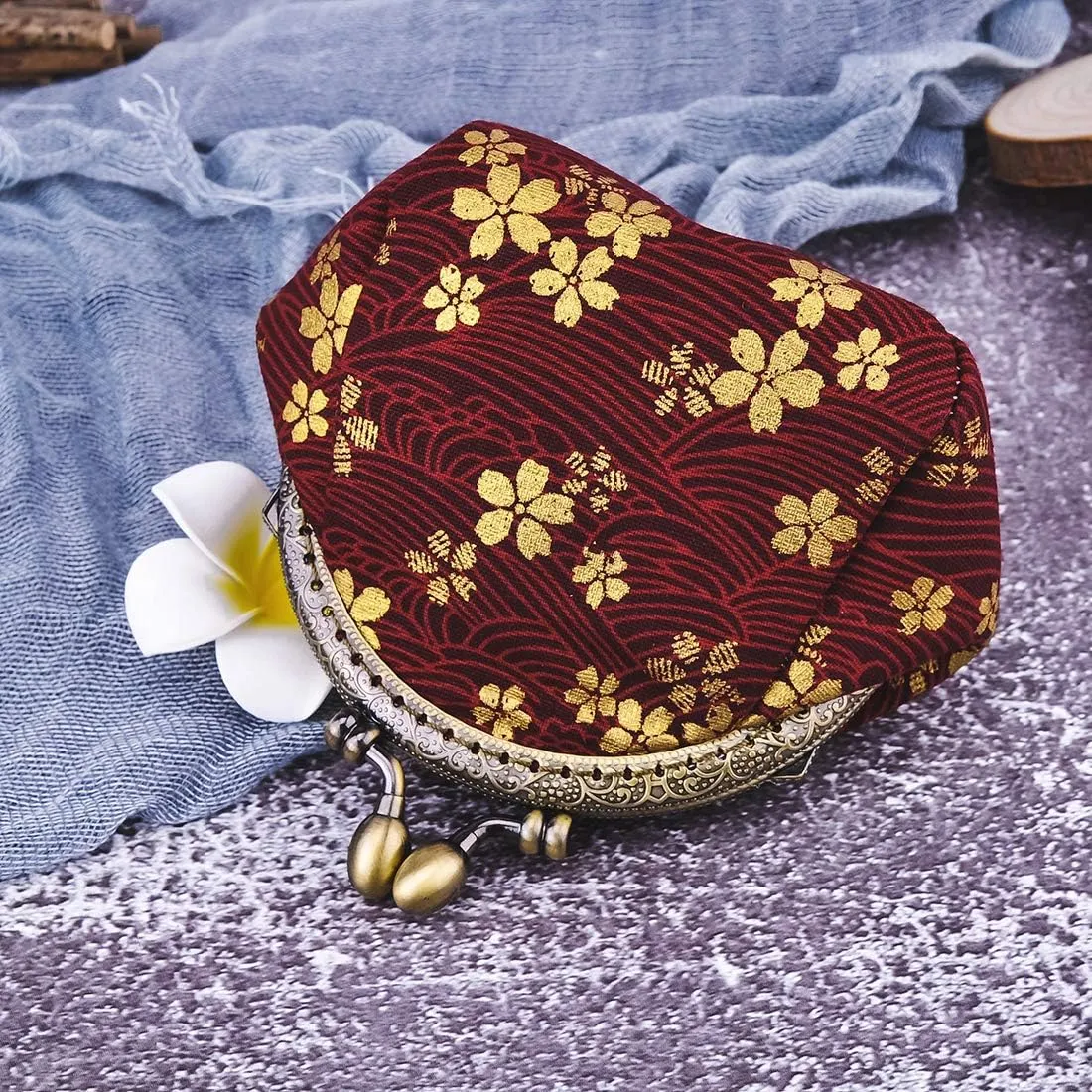 Oyachic Canvas Coin Purse Floral Change Pouch Vintage Clutch Wallet with Clasp Closure for Girls and Women