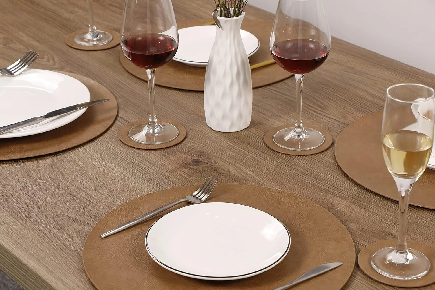 Set of 6 Embossed PU Leather Placemats, Waterproof Coffee Coasters, Kitchen Table Mats, Easy to Wipe Off for Dining Round Table
