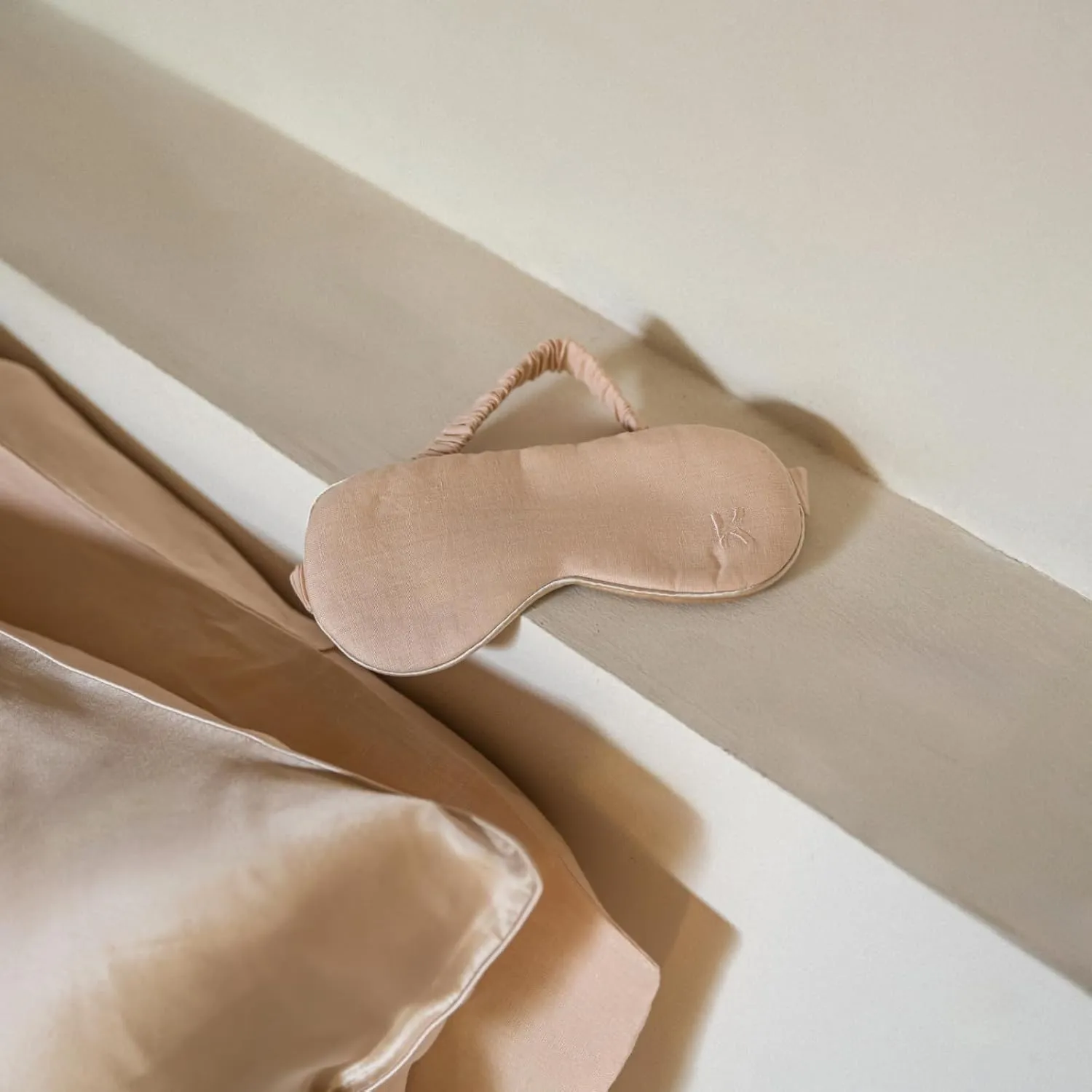 Silk Sleep Mask with Storage Bag, Beige, Elastic Band (Peach)