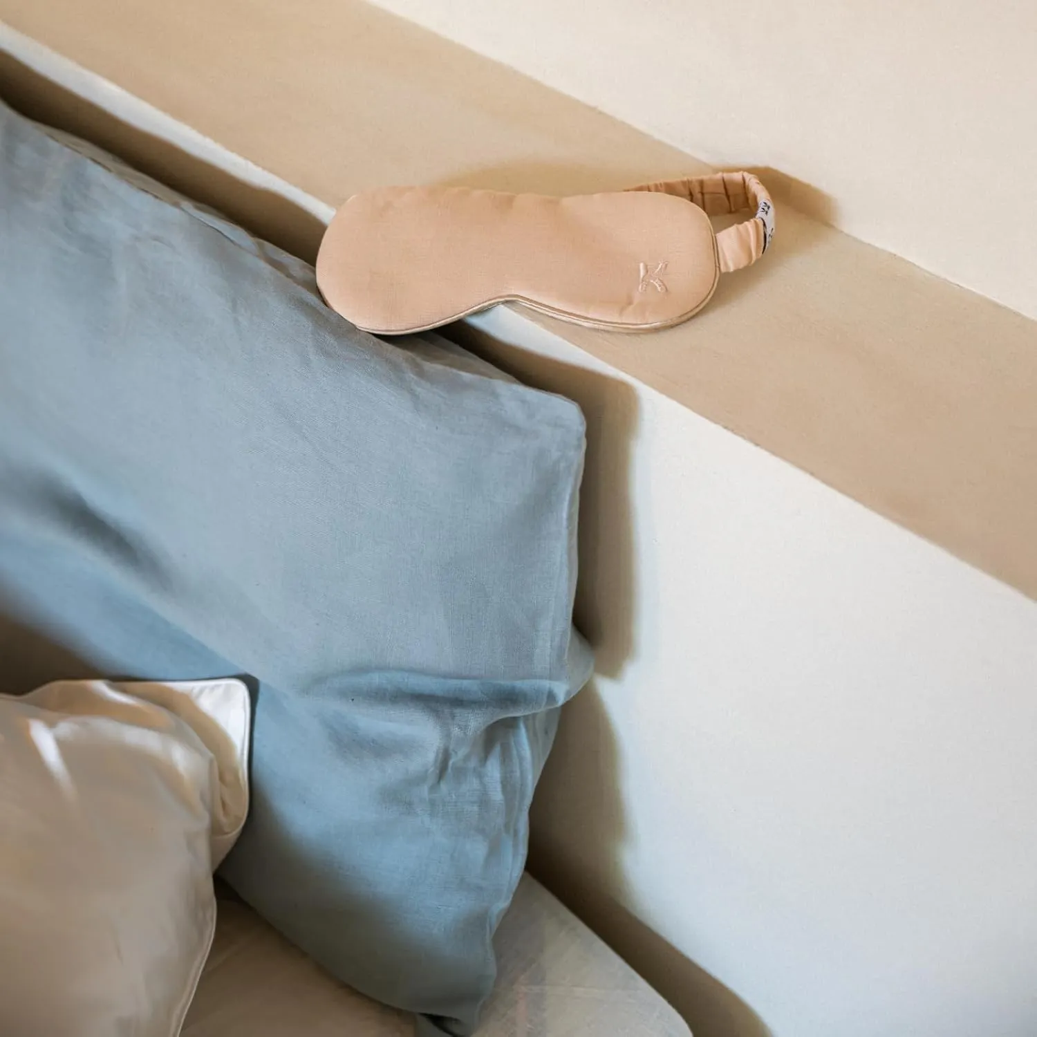 Silk Sleep Mask with Storage Bag, Beige, Elastic Band (Peach)