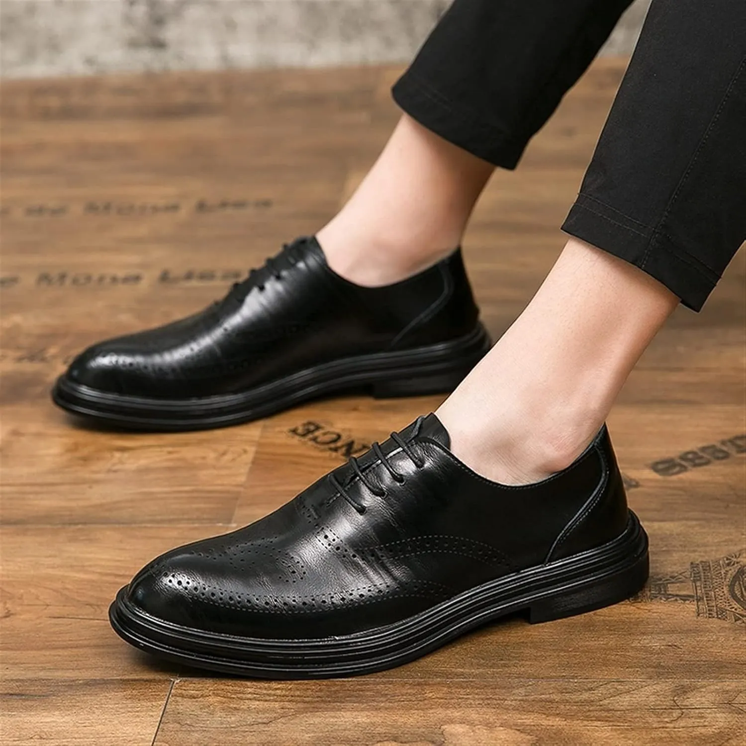 Single Season Dress Shoes for Men Lace Up Brogue Embossed Breathable Shoes Vegan Leather Slip Resistant Rubber Sole Block Heel Non Slip Prom Very Popular Among Young People