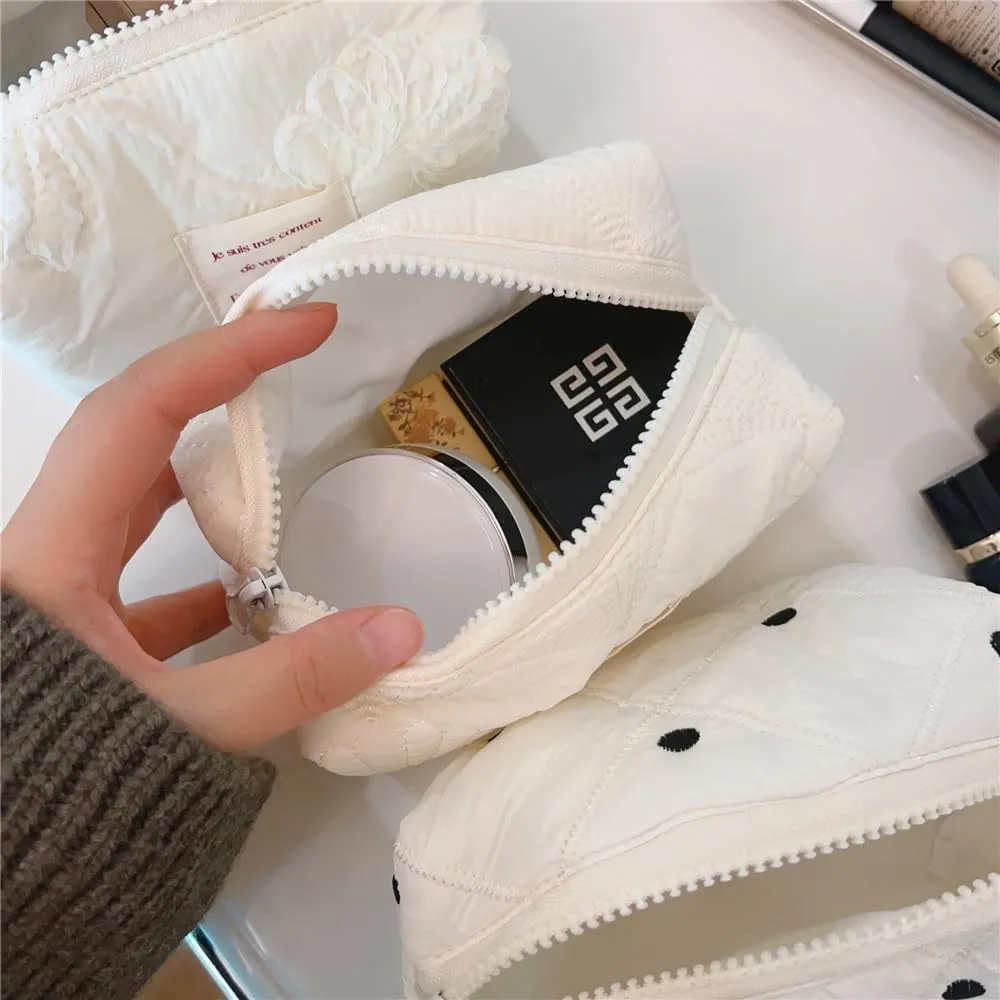 uekeboag Small Floral Quilted Cotton Makeup Pouch for Women and girls,Coquette Quilted Toiletry Bag,Cute Aesthetic Mini Bag, Kawaii Travel Cosmetic Bags(04White shell)