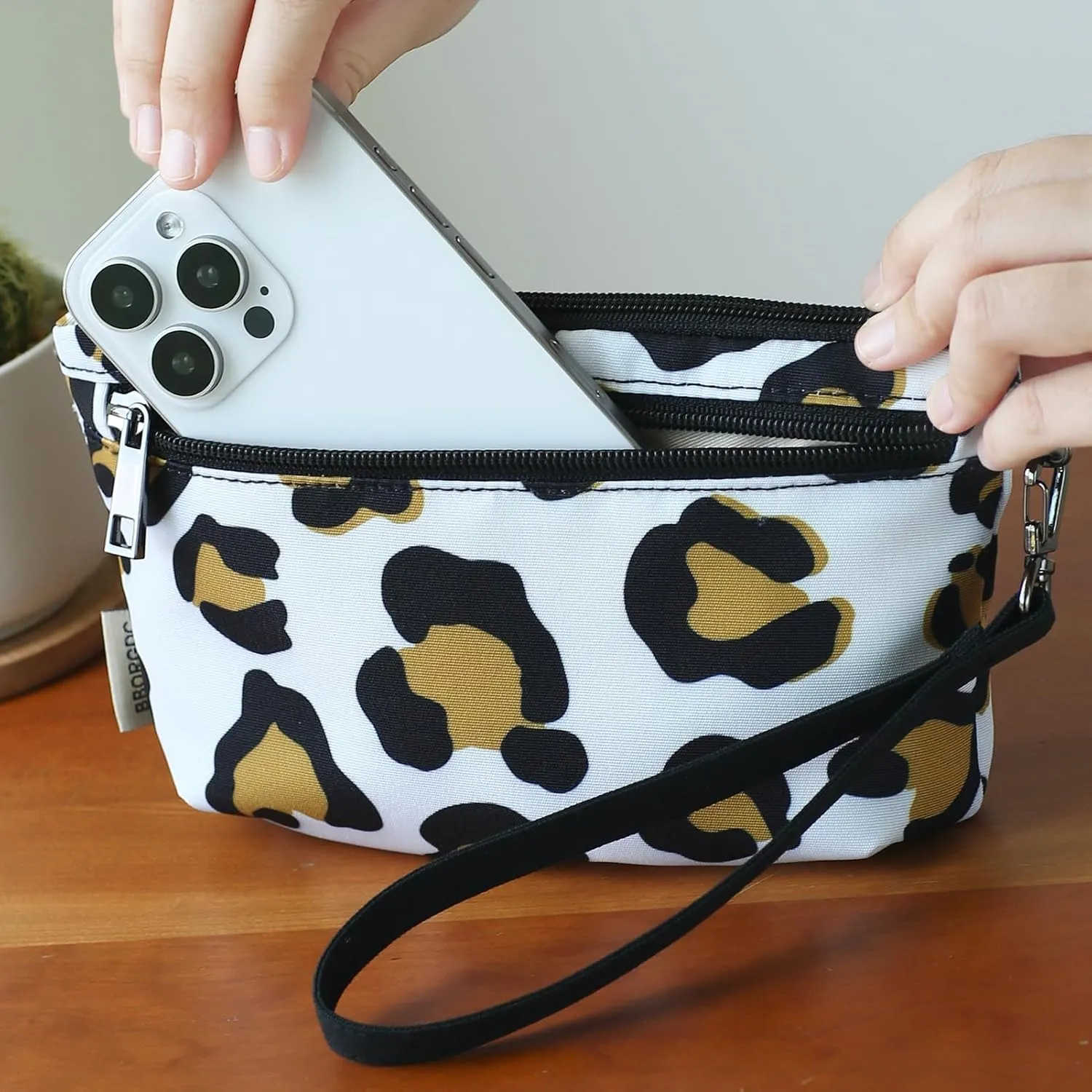 Women Zipper Wristlet Wallet with Coin Pocket